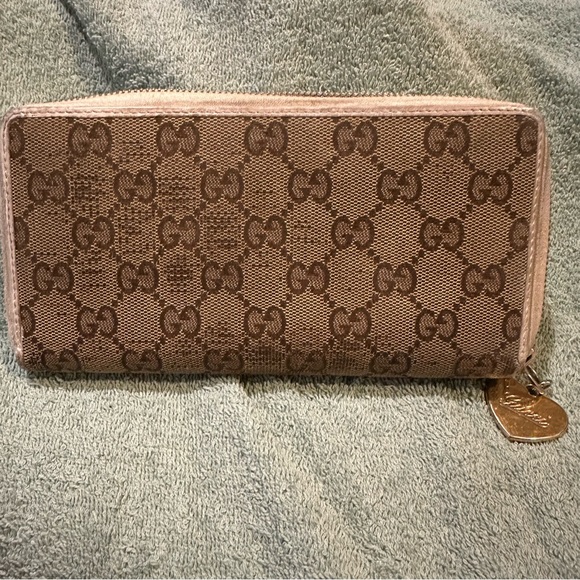 Authentic Gucci Cream Wallet - Picture 2 of 8